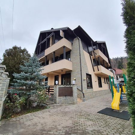 Pensiunea Public House Busteni Exterior photo