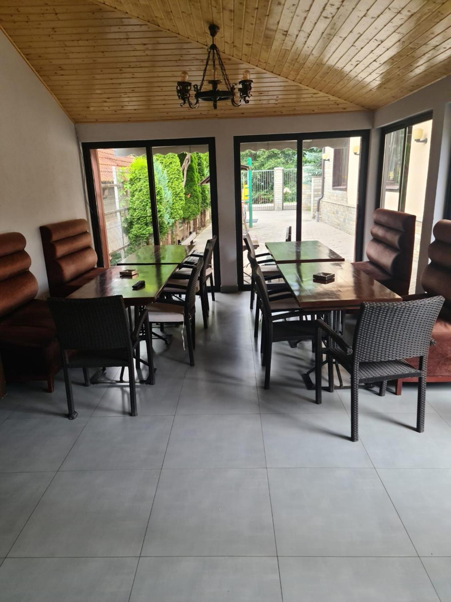 Pensiunea Public House Busteni Exterior photo